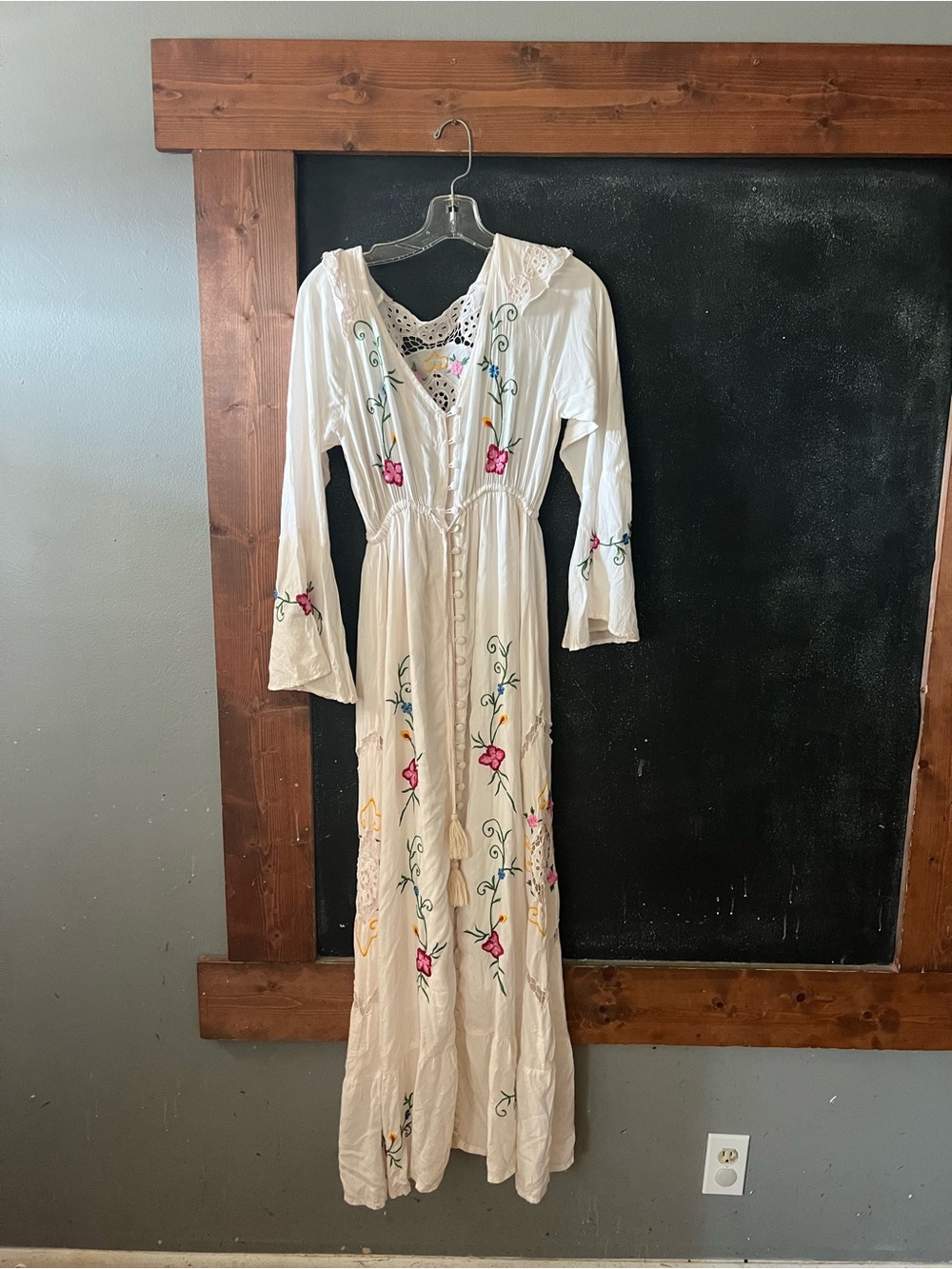 Fillyboo Bohemian Embroidered White Maxi Dress size M euc